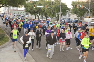 Crowd of runners and walkers at the MS Blues Marathon and Half-Marathon